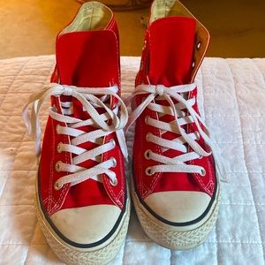 RED CONVERSE ALL STARS